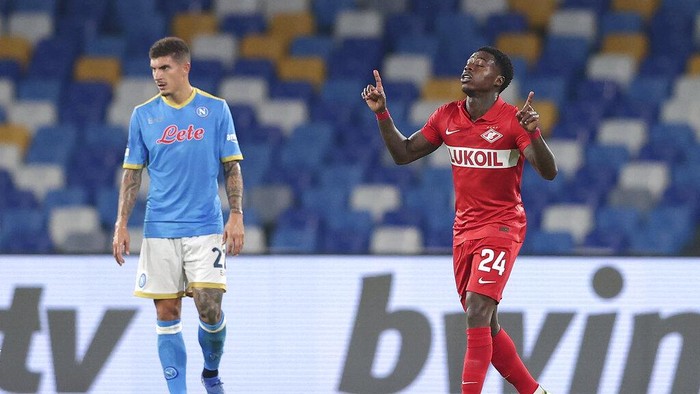Spartaks Quincy Promes, right, celebrates next to Napolis Giovanni Di Lorenzo after scoring during the Europa League, group C soccer match between Napoli and Spartak Moscow, at the Diego Armando Maradona stadium in Naples, Italy, Thursday, Sept. 30, 2021. (Alessandro Garofalo/ LaPresse via AP)