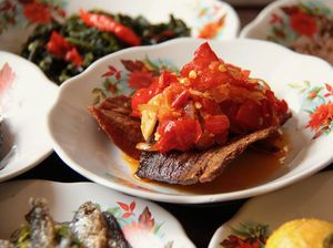 Makan Nasi Padang Kok Pakai Sendok? Eits, Tangan Kosong Juga Ada Risikonya