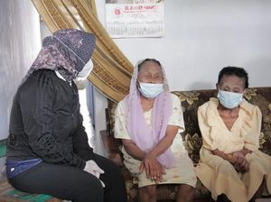 Jumat Barokah, Walkot Mojokerto Beri Bantuan Uang Belanja ke 2 Lansia