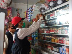 Ratusan Bungkus Dari 27 Merk Rokok Ilegal di Banyuwangi Diamankan Ratusan Bungkus Dari 27 Merk Rokok Ilegal di Banyuwangi Diamankan