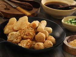 Warga Pekanbaru Bisa Cicipi Lembutnya Pempek Sutra di Sini, Cobain Yuk!