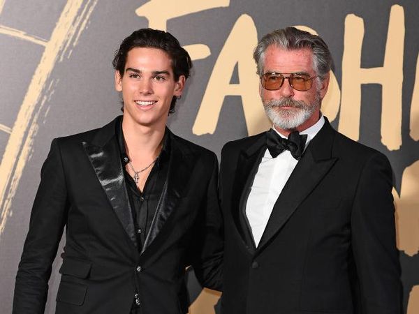 Pierce Brosnan & Istri Mesra 20 Tahun Nikah, Ketampanan Putranya Bikin Salfok