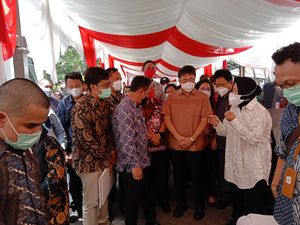 Risma Temukan Warga di Sulut Tak Bisa Cairkan Bansos, Ini Penyebabnya Risma Temukan Warga di Sulut Tak Bisa Cairkan Bansos, Ini Penyebabnya