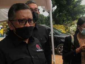Hasto: Bu Mega Sarankan Sabam Sirait Dimakamkan dengan Protokol Partai Hasto: Bu Mega Sarankan Sabam Sirait Dimakamkan dengan Protokol Partai