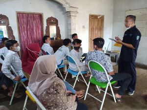 Pertama di Ponorogo, Puluhan Siswa Bayar SPP Sekolah Pakai Kotoran Sapi