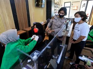 Suntikan Semangat untuk Nakes dan Relawan Vaksin COVID-19