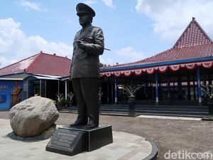 Pak Gatot Sudah Pernah ke Sini? Patung-patung Soeharto Dibuat Segede Ini