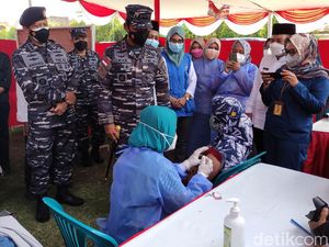 Koarmada II Vaksinasi 101.990 Warga di Surabaya Raya-Bangkalan dalam 2 Hari