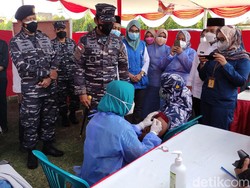 Koarmada II Vaksinasi 101.990 Warga di Surabaya Raya-Bangkalan dalam 2 Hari