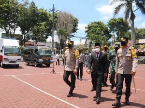 Belum Diperiksa soal Gowes, Walkot Sutiaji Malah Launching Mobil Vaksinasi Drive Thru Belum Diperiksa soal Gowes, Walkot Sutiaji Malah Launching Mobil Vaksinasi Drive Thru