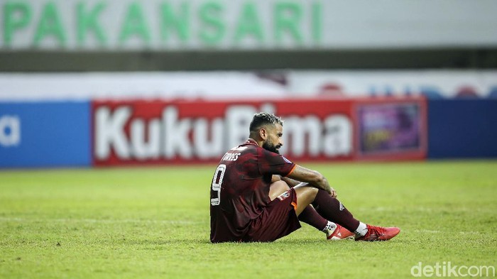 Persita Tangerang secara dramatis mengimbangi Borneo FC di lanjutan BRI Liga 1. Tertinggal dua gol dan kehilangan satu pemain, Persita memaksakan skor 2-2.