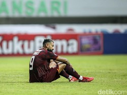 Francisco Torres terlihat kecewa dengan hasil imbang ini.
