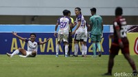 Skor 2-2 bertahan sampai peluit panjang. 