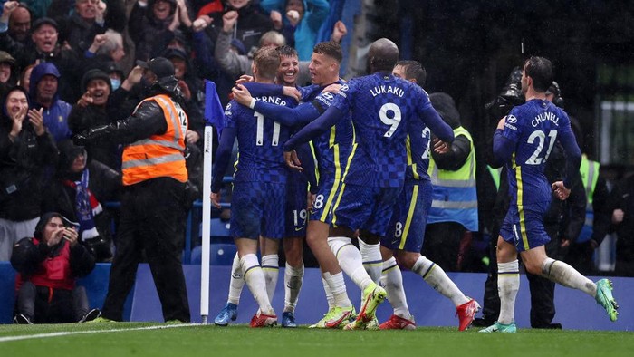 LONDON, ENGLAND - OCTOBER 02: Timo Werner of Chelsea celebrates after scoring their teams second goal during the Premier League match between Chelsea and Southampton at Stamford Bridge on October 02, 2021 in London, England. (Photo by Ryan Pierse/Getty Images)