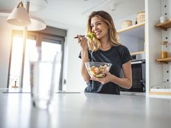 5 Tips Ngemil Sehat yang Tak Bikin Berat Badan Naik