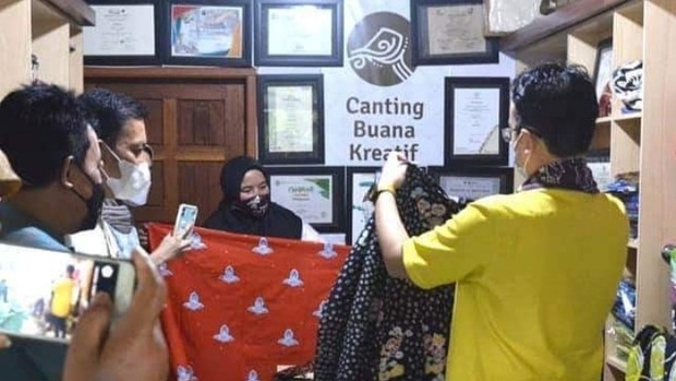 Belajar membatik di Canting Buana Kreatif, Padang Panjang | Foto: instagram.com/cantingbuana Belajar membatik di Canting Buana Kreatif, Padang Panjang | Foto: instagram.com/cantingbuana