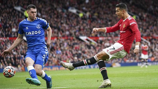 Manchester United's Cristiano Ronaldo fires a shot during the English Premier League soccer match between Manchester United and Everton, at Old Trafford, Manchester, England, Saturday, Oct. 2, 2021. (AP Photo/Dave Thompson)