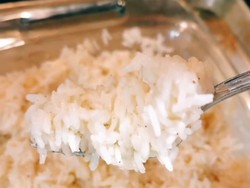 Bukan Diaron, Bule Ini Masak Nasi Dipanggang dalam Oven