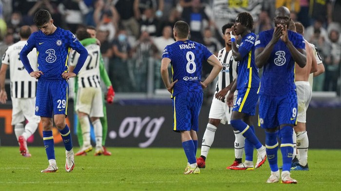 Chelsea players walk on the pitch in dejection at the end of the Champions League group H soccer match between Juventus and Chelsea at the Allianz stadium in Turin, Italy, Wednesday, Sept. 29, 2021. Juventus won the match 1:0. (AP Photo/Antonio Calanni)
