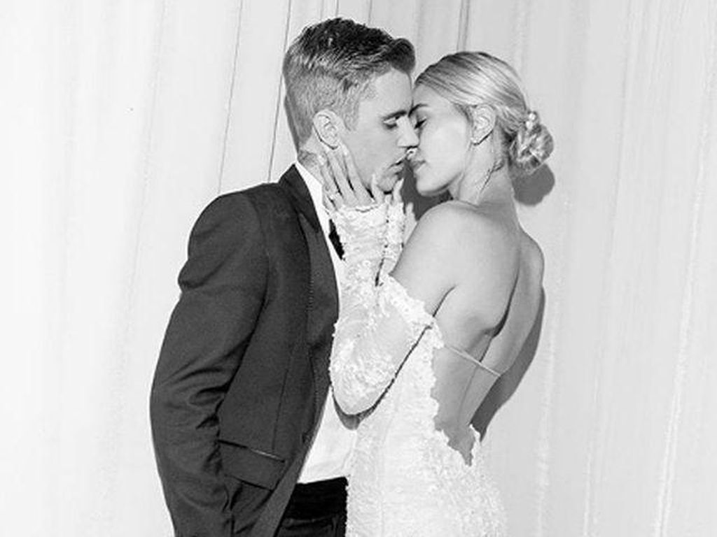 Hailey Baldwin Ungkap Foto Mesra dengan Justin Bieber saat Menikah