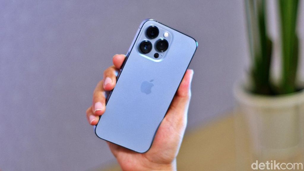 Duh Cantiknya iPhone 13 Pro Sierra Blue, Bikin Tergoda Memilikinya
