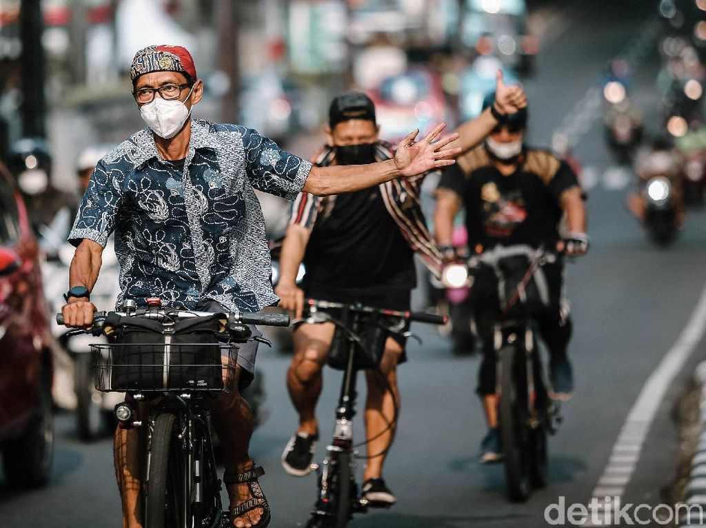 Komunitas Bike To Work Gowes Bareng untuk Peringati Hari Batik Komunitas Bike To Work Gowes Bareng untuk Peringati Hari Batik