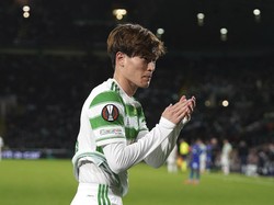 Viral! Pemain Bola Diganti lalu... Bersih-bersih Punguti Sampah!