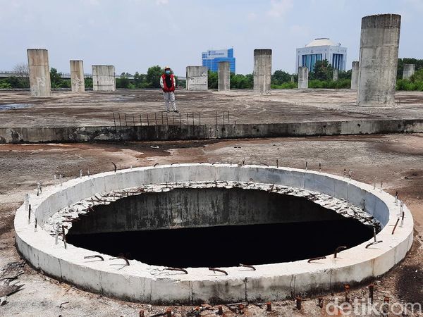 Potret Masjid Sriwijaya Mangkrak hingga Disebut Jadi Sarang Ular-Babi
