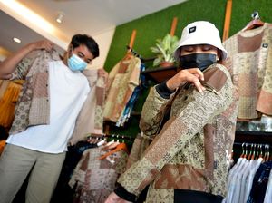 Mengintip Pembuatan Batik Kasual di Bali