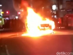 Mobil Terbakar di Tasikmalaya, Diduga Akibat Radiator Meledak