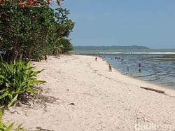 Pantai Karapyak Pangandaran yang Unik, Airnya Bisa Berubah Warna
