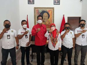 Saat PDIP Surabaya Terima Curhat Pekerja Seni, Petani dan Nelayan Saat PDIP Surabaya Terima Curhat Pekerja Seni, Petani dan Nelayan