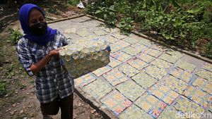 Perajin Emping di Lampung Ini Mencoba Bertahan dari Jerat Pandemi