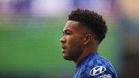 Reece James, bek sayap kanan Chelsea ini juga jebolan akademi dan lagi tampil sip dengan tokcer gol dan assist. Gajinya hanya 58 ribu Pounds atau setara Rp 1,1 miliar (Getty Images)