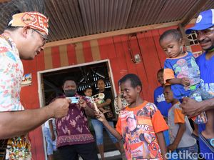 Ridwan Kamil Ajak 5 Pemuda Kampung Yoboi Papua ke Bandung Ridwan Kamil Ajak 5 Pemuda Kampung Yoboi Papua ke Bandung