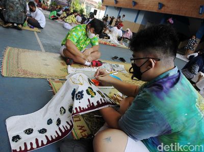 Siswa SMP di Yogya Ini Ramai-ramai Membatik