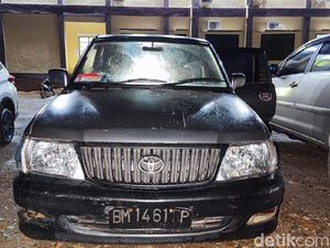 Potret Mobil Bertangki Siluman di Sumsel Sedot BBM yang Viral