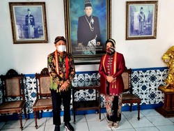 Walkot Mojokerto Terima Gelar Bangsawan dari Keraton Surakarta