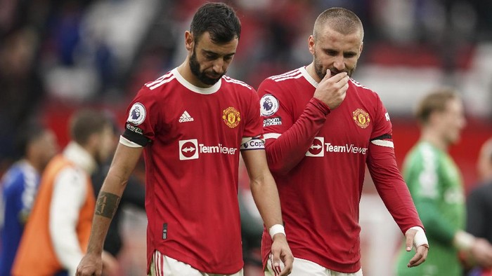 Manchester Uniteds Bruno Fernandes, left, and Luke Shaw walk off the pitch at the end of the English Premier League soccer match between Manchester United and Everton, at Old Trafford, Manchester, England, Saturday, Oct. 2, 2021. The match ended in a 1-1 draw. (AP Photo/Dave Thompson)