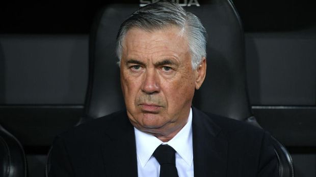VALENCIA, SPAIN - SEPTEMBER 19: Carlo Ancelotti, Head Coach of Real Madrid looks on during the La Liga Santander match between Valencia CF and Real Madrid CF at Estadio Mestalla on September 19, 2021 in Valencia, Spain. (Photo by Aitor Alcalde/Getty Images)