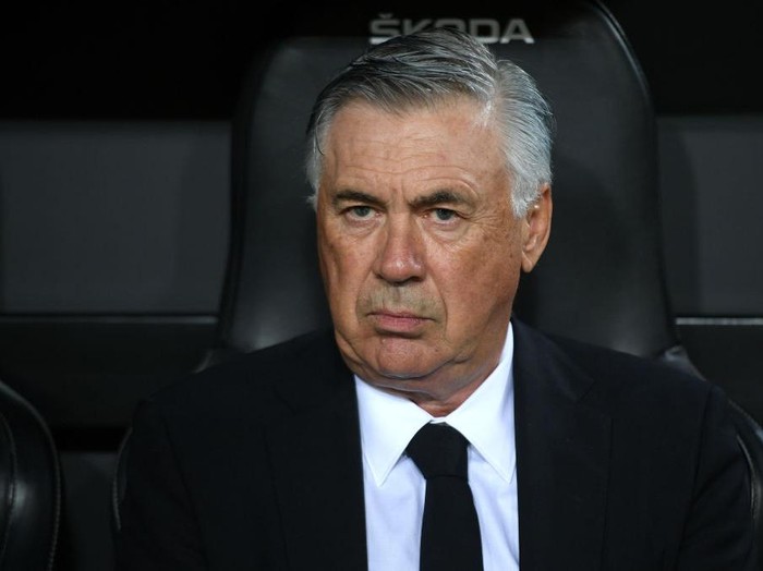 VALENCIA, SPAIN - SEPTEMBER 19: Carlo Ancelotti, Head Coach of Real Madrid looks on during the La Liga Santander match between Valencia CF and Real Madrid CF at Estadio Mestalla on September 19, 2021 in Valencia, Spain. (Photo by Aitor Alcalde/Getty Images)