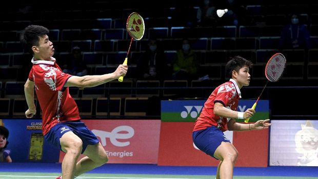 Yi Lyu Wang, left, and Dong Ping Huang of China play against Dechapol Puavaranukroh and Sapsiree Taerattanachai of Thailand during mixed doubles badminton match at the Badminton Team Mixed World Championships (Sudirman Cup) in Vantaa, Finland, Wednesday, Sept. 29, 2021. (Heikki Saukkomaa/Lehtikuva via AP)