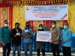 Andre Rosiade Salurkan Bantuan buat Bedah 200 Rumah di Sumatera Barat