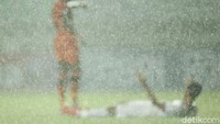 Marko Simic yang maju sebagai eksekutor sukses menaklukkan kiper dengan tendangan keras ke tengah.  