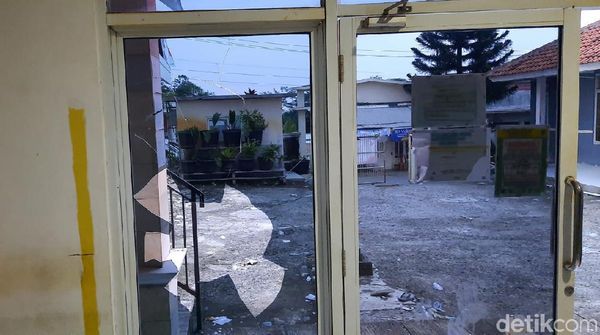 Rusak! Penampakan Kantor Desa Bojong Koneng Diserang Massa