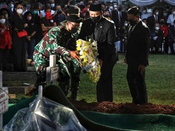 Pimpin Upacara Pemakaman Sabam Sirait, Bamsoet: Beliau Penuh Dedikasi