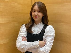 Aktor Yoon Bak dan Kim Ji Eun Positif COVID-19 Aktor Yoon Bak dan Kim Ji Eun Positif COVID-19