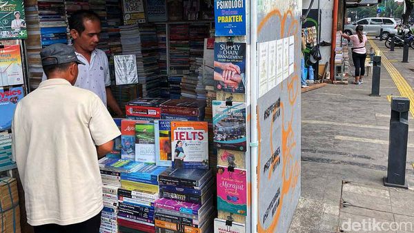 Lesunya Penjualan Buku Bekas di Kwitang