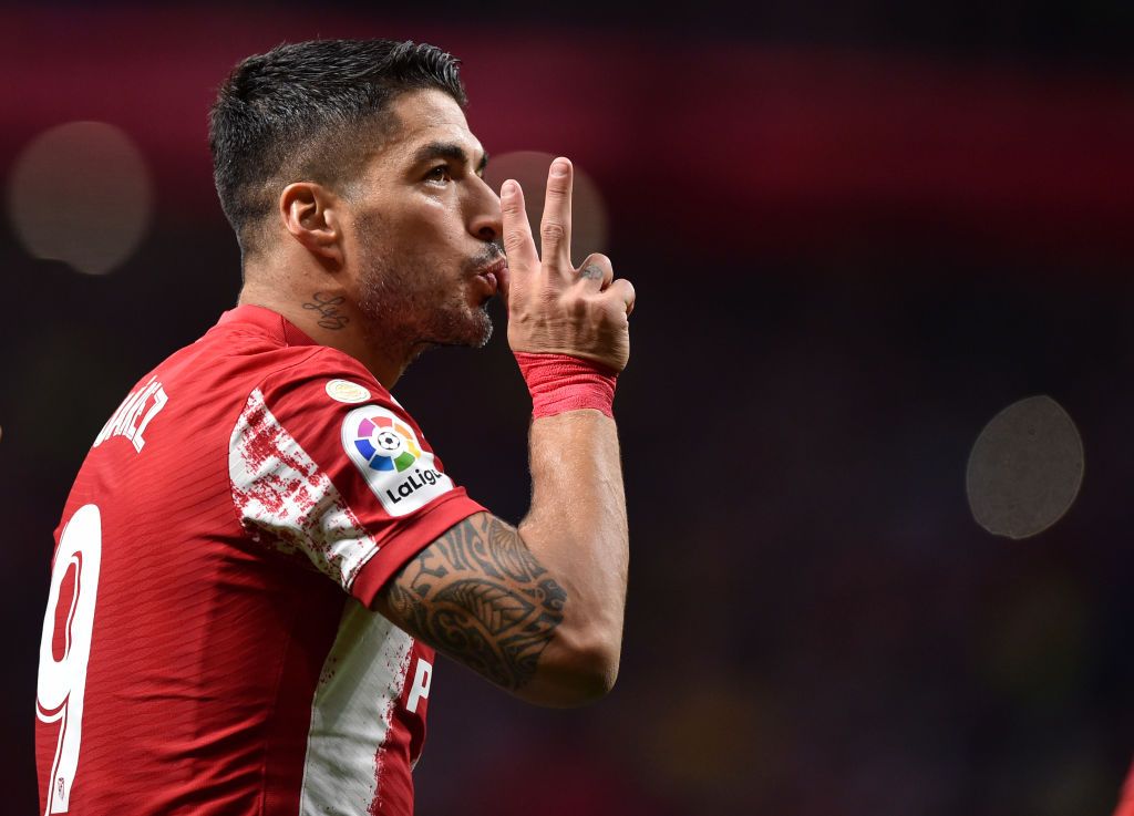 MADRID, SPAIN - OCTOBER 02: Luis Suarez of Atletico Madrid  celebrates after scoring their team's second goal  during the La Liga Santander match between Club Atletico de Madrid and FC Barcelona at Estadio Wanda Metropolitano on October 02, 2021 in Madrid, Spain. (Photo by Denis Doyle/Getty Images)