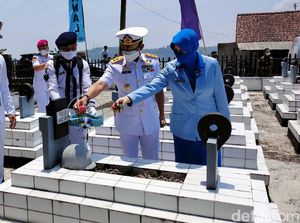Peringati HUT TNI, Pangkoarmada I Tabur Bunga di TMP Samudera Peringati HUT TNI, Pangkoarmada I Tabur Bunga di TMP Samudera